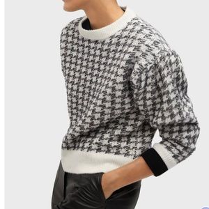 NWT Mng Wool Blend houndstooth sweater with puff shoulder. Size Large